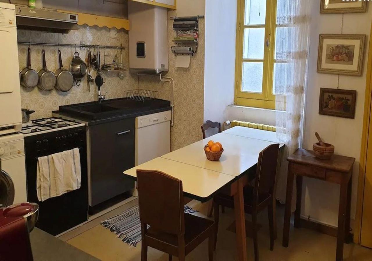 Grand Appartement De Charme Avec Parking Prive Florac Exterior photo